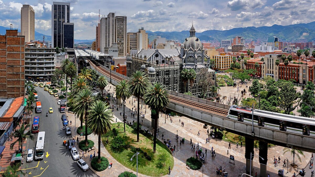Longtemps synonyme de violence, comment Medellin, la deuxième ville de Colombie, s’est réenchantée