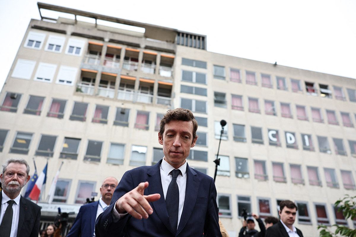 Parcoursup, heures supplémentaires, budget... L’Éducation nationale en quête de temps et d’argent