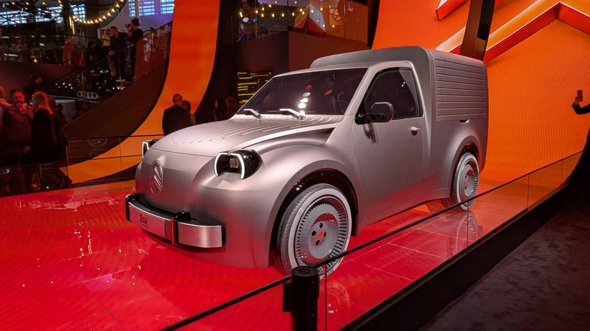 « Oui, c’est une bonne idée ! » : comment Citroën a gardé la surprise de la 2 CV Fourgonnette au Mondial de l’Auto