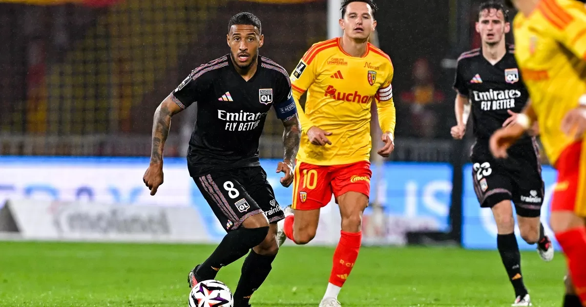 Lens s'impose face à Lyon (2-1) pour la première de Cahuzac à Bollaert